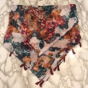 Floral lightweight Scarf w Tassles